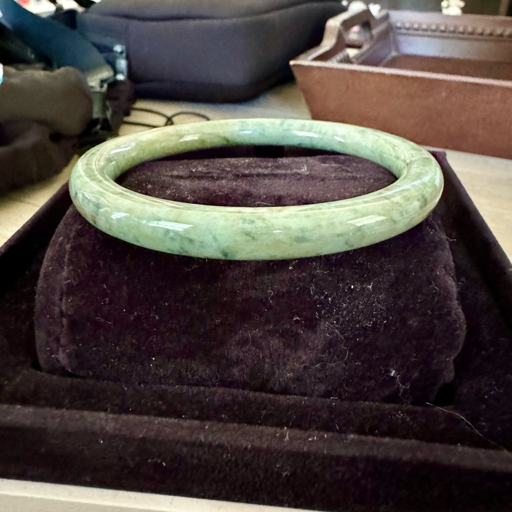 Green jadeite bangle - Picture 2 of 4